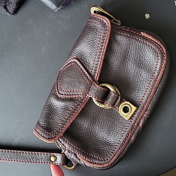 MARC BY MARC JACOBS LEATHER WRISTLET - Picture 1 of 12